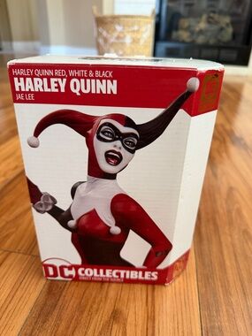 DC Collectibles Harley Quinn Red, White & Black: Harley Quinn by Jae Lee Statue